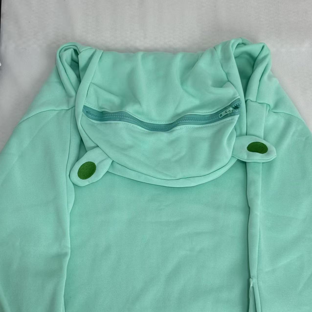 V-neck frog with designable hood