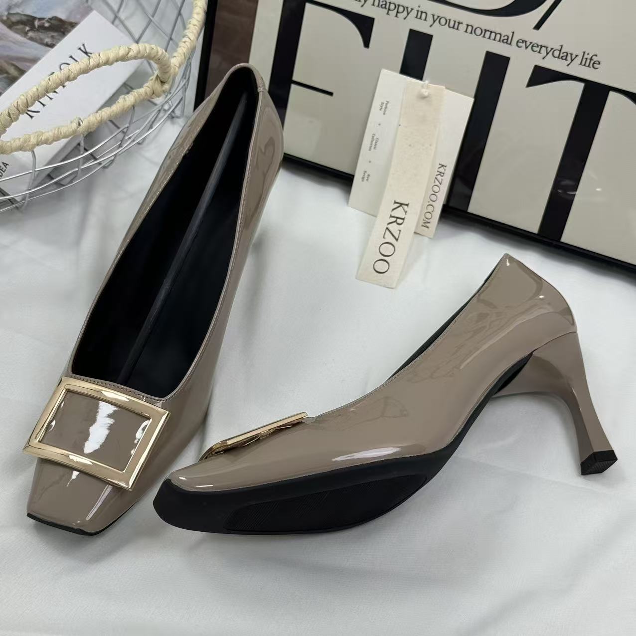 Metal square fastener painted leather square-toe shoes