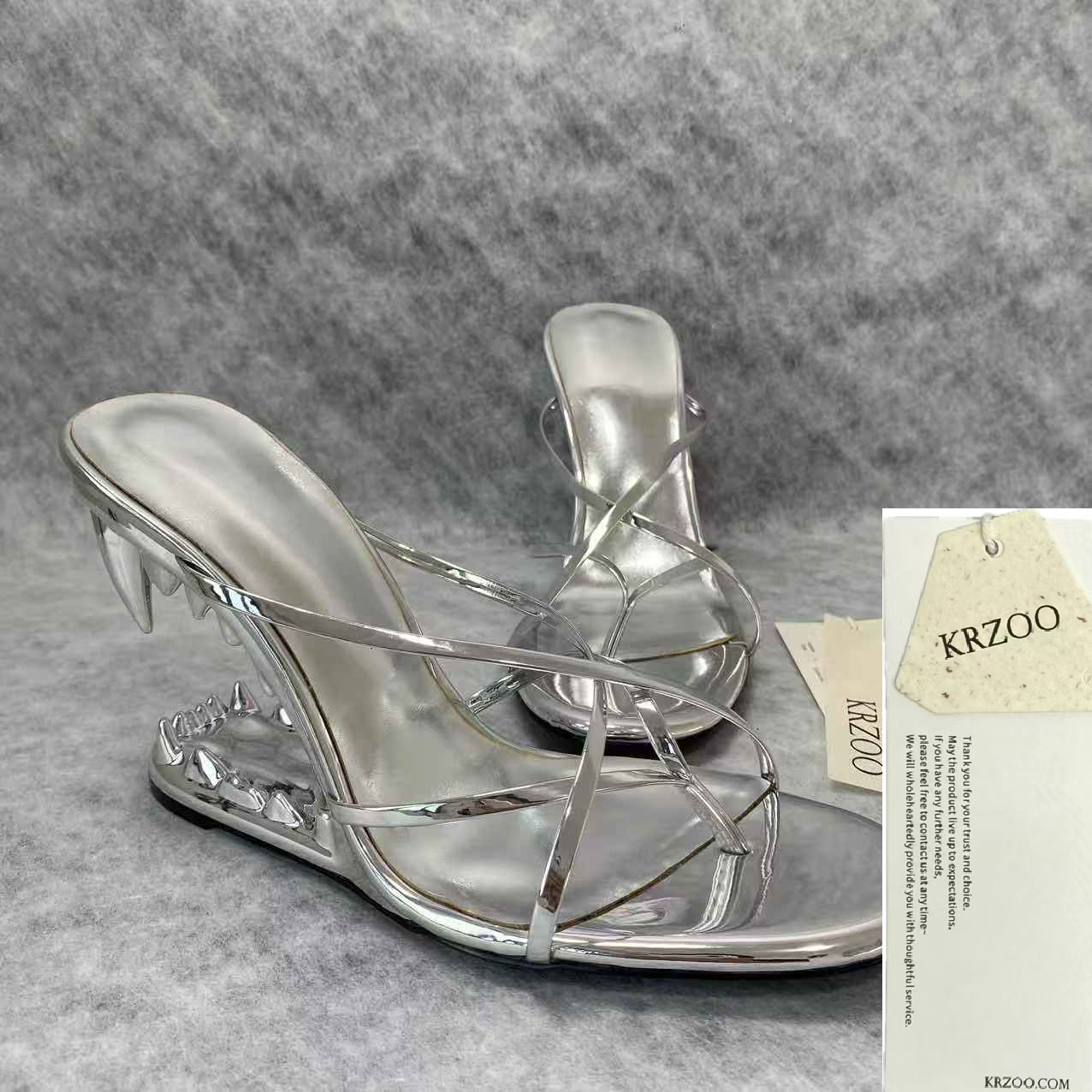 Abnormal teeth and high-heeled slippers