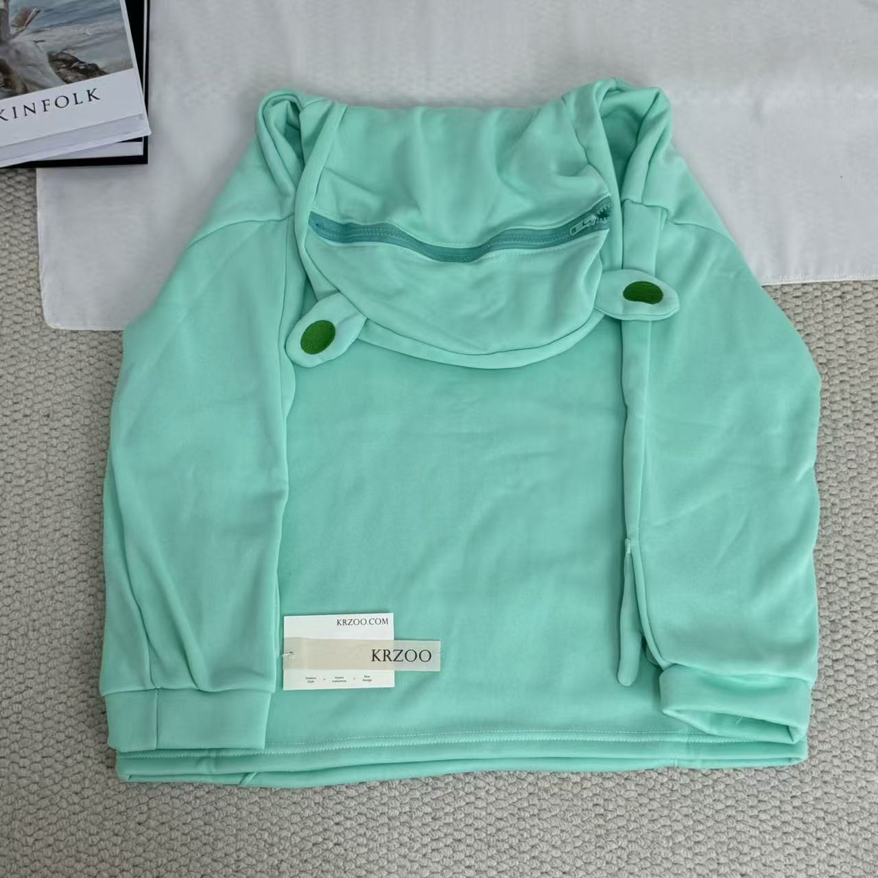 V-neck frog with designable hood