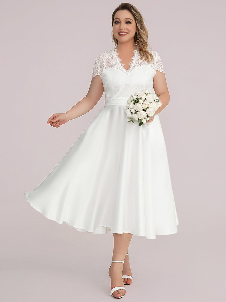 Elegant Plus Size Lace A-line Cocktail Dress with Pockets