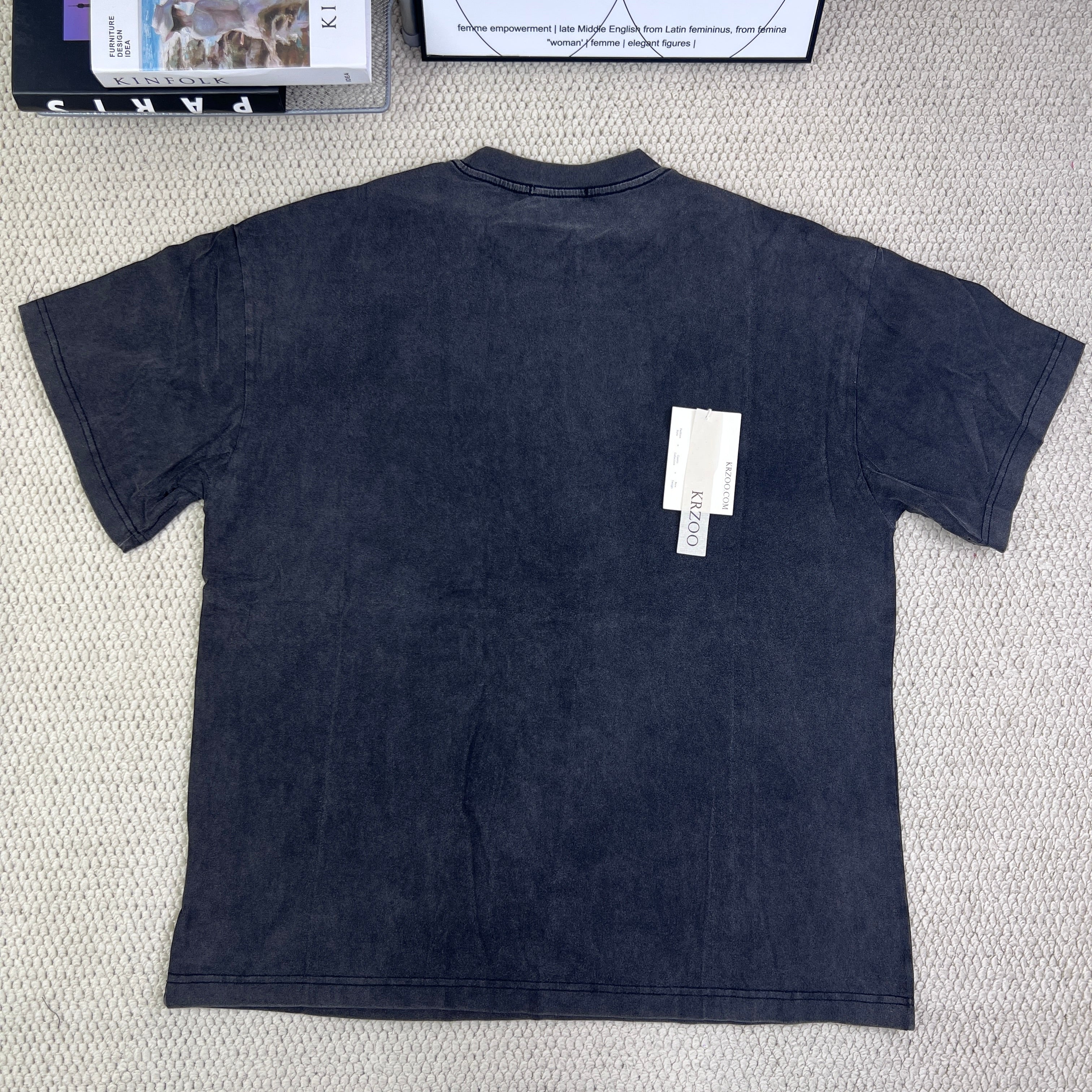 Washed old loose short-sleeved T-shirt