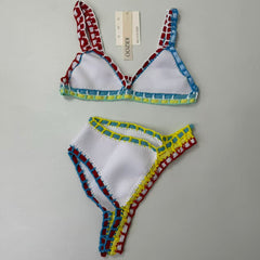 Ribbon-edge color-patterned bikini set
