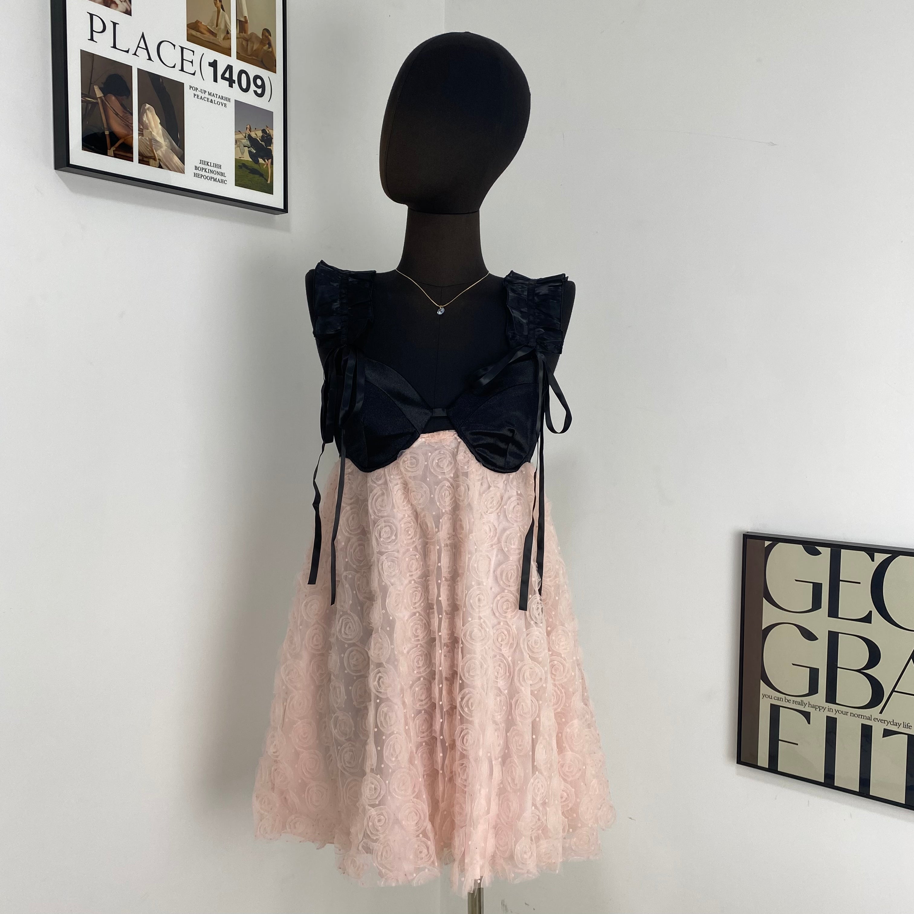 Elegant Lace-Trimmed Floral Mini Skirt
