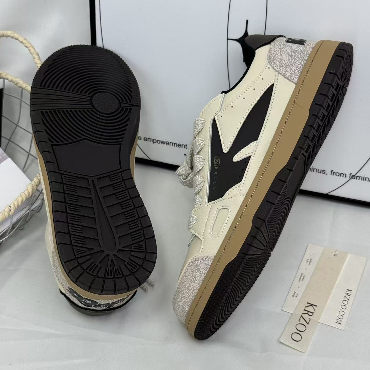 Breathable soft-soled skateboard sneakers