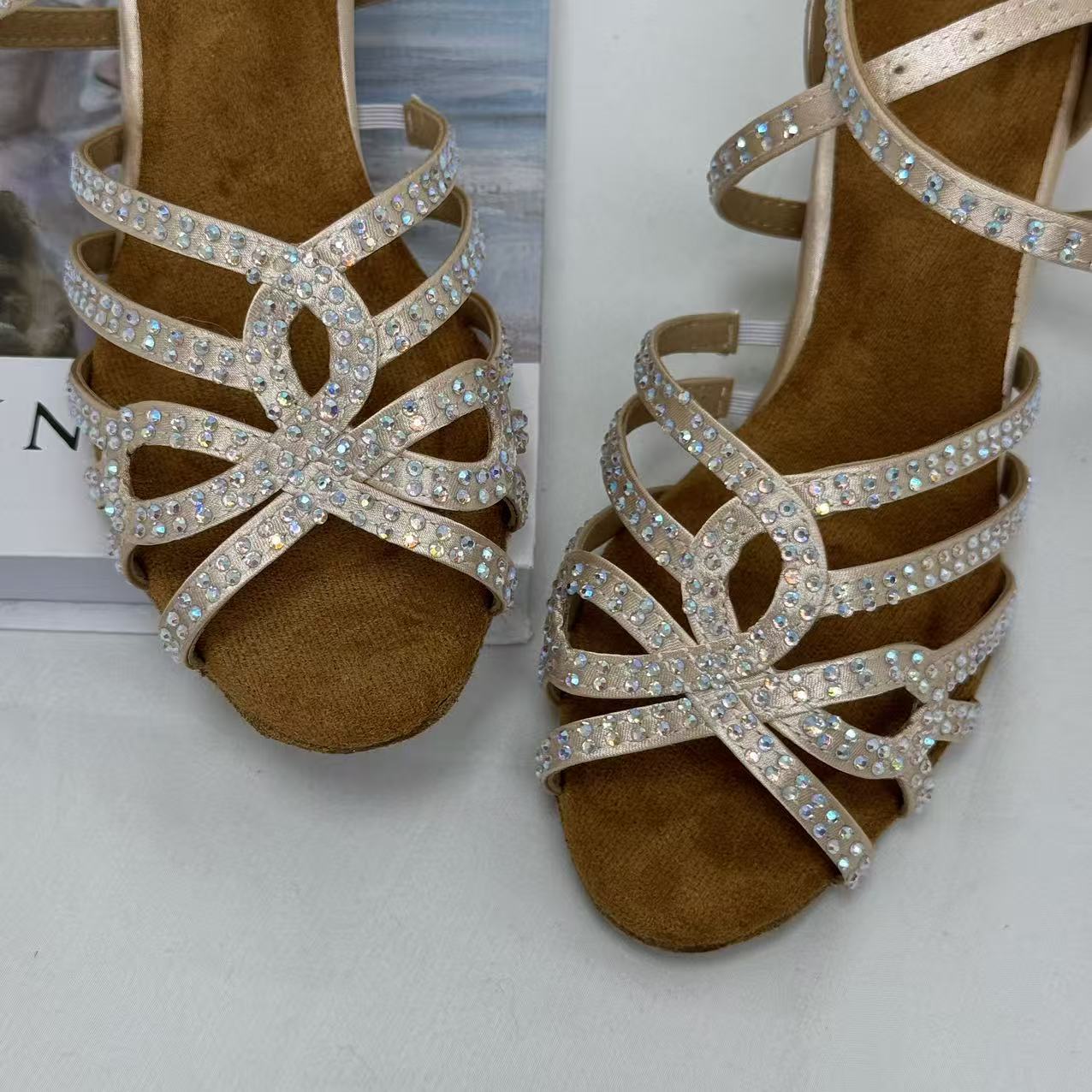 Heeled ballet flats with studs