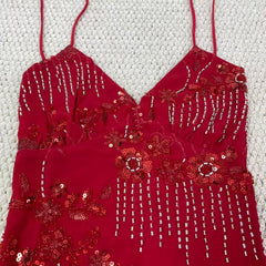 Embroidered figure-hugging tank top