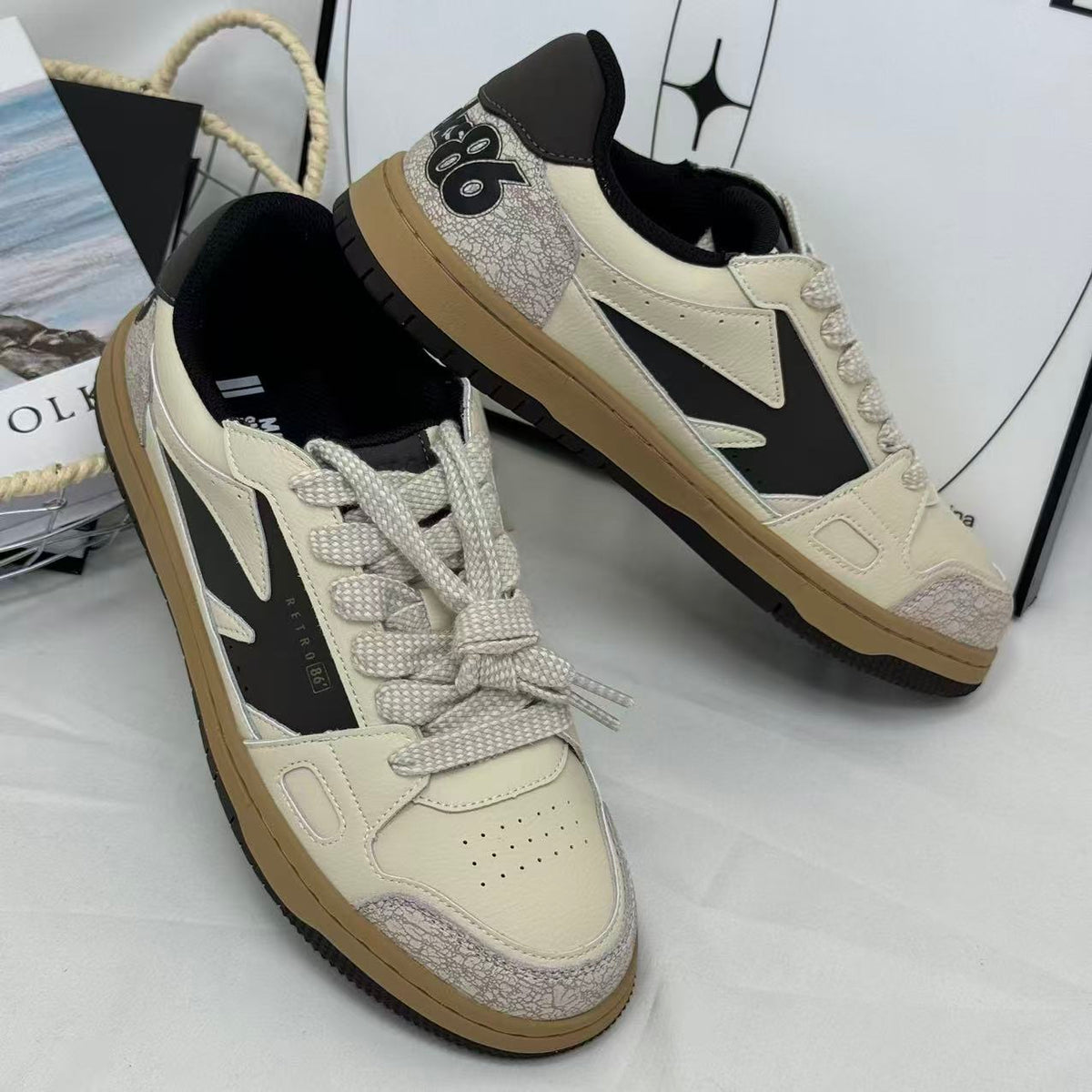 Breathable soft-soled skateboard sneakers