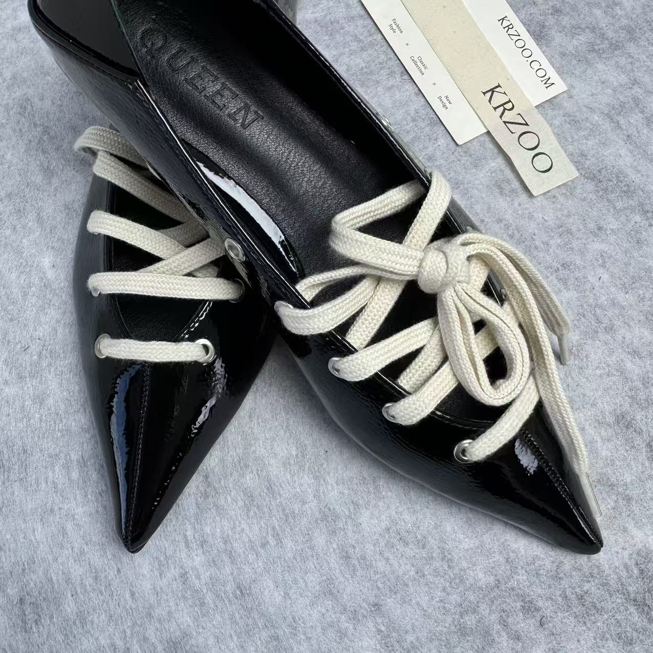 Strap-on two-piece pointed toe shiny leather shoes