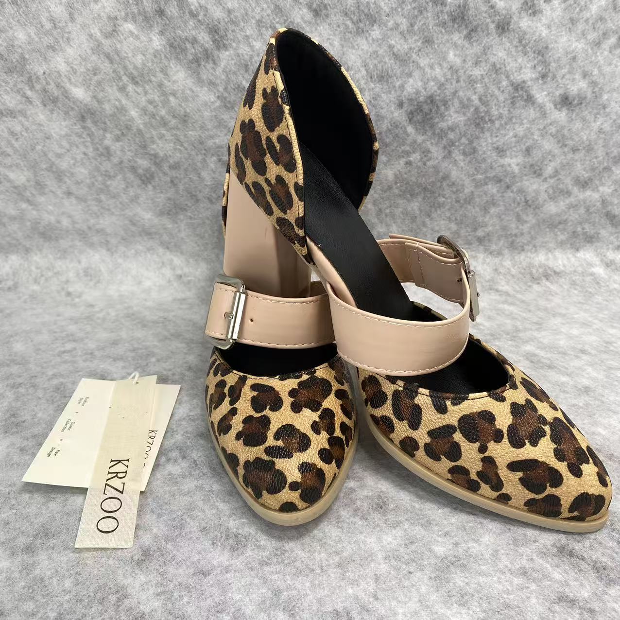 Leopard-print belt buckle shoes