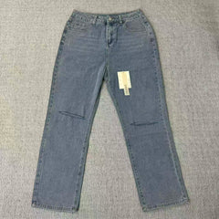 High-waist fringed fabric cutting through the jeans