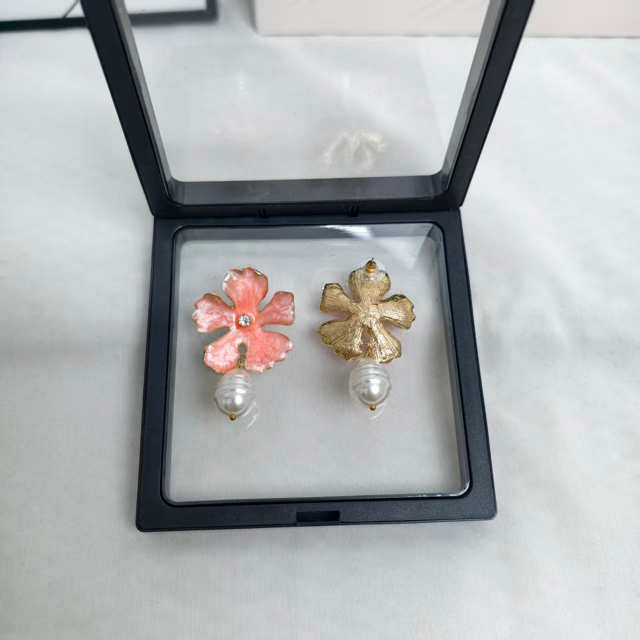 Two-color shell flower
