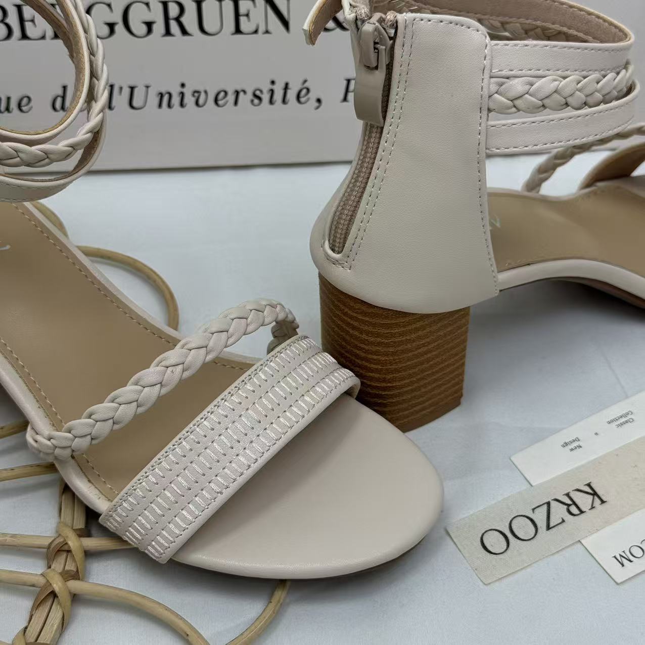One-piece high-heeled Roman-style shoes