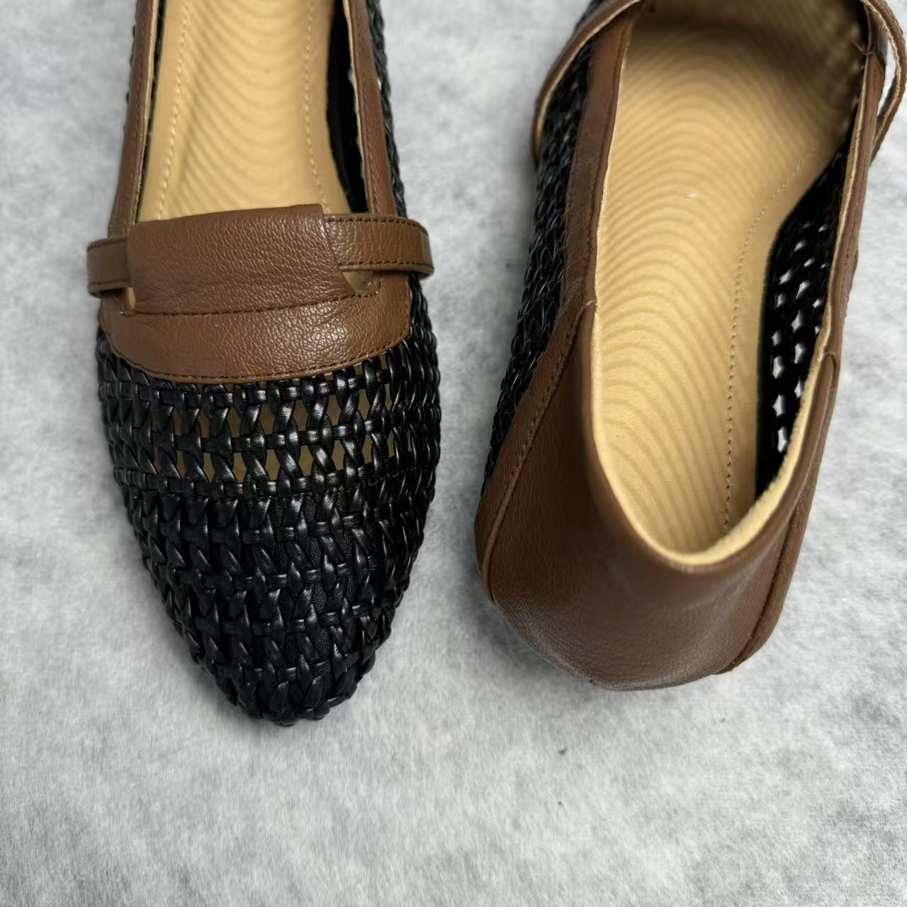 Hollow-woven square-toe shoes