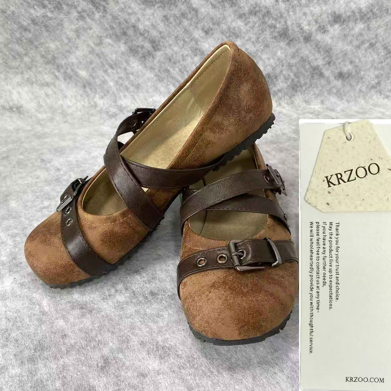 Leather belt-embroidered flat shoes