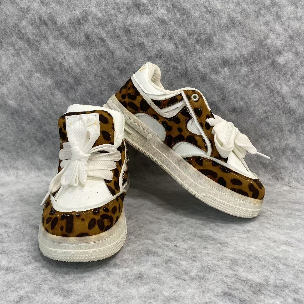 Thick-soled leopard-patterned loafers
