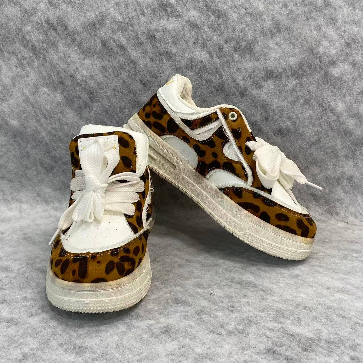 Thick-soled leopard-patterned loafers