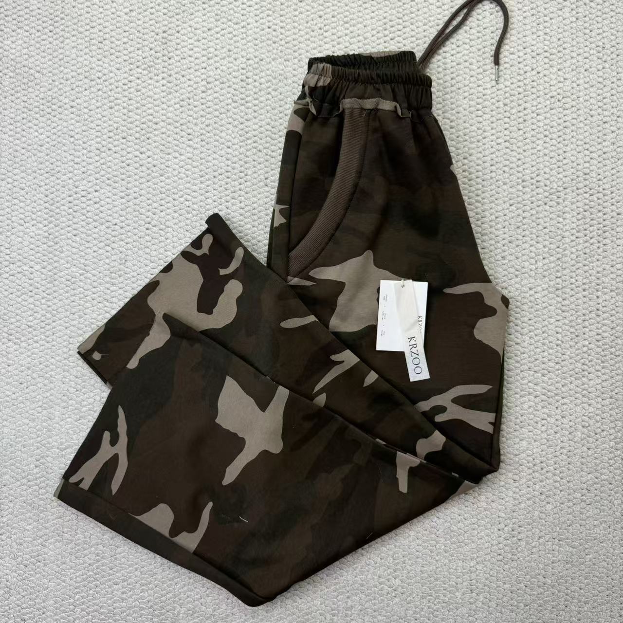 Straight-leg loose-fitting sports leggings