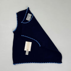 Multi-color border round-neck sleeveless sweater