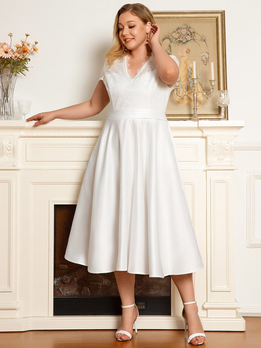 Elegant Plus Size Lace A-line Cocktail Dress with Pockets